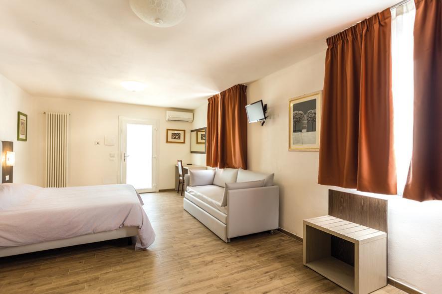 B&B Foscolo Llido Degli Estensi Exteriör bild